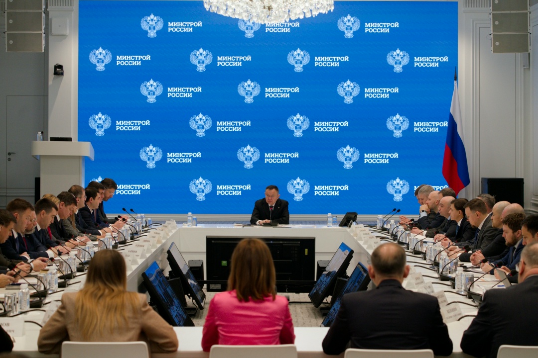 В Минстрое России прошло еженедельное оперативное совещание под председательством Министра строительства и ЖКХ РФ Ирека Файзуллина