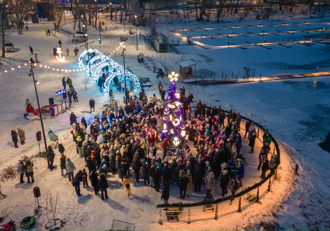 Красноярский «Остров» вновь наполнился атмосферой праздника: недавно здесь прошло первое в этом году новогоднее событие для детей и взрослых.