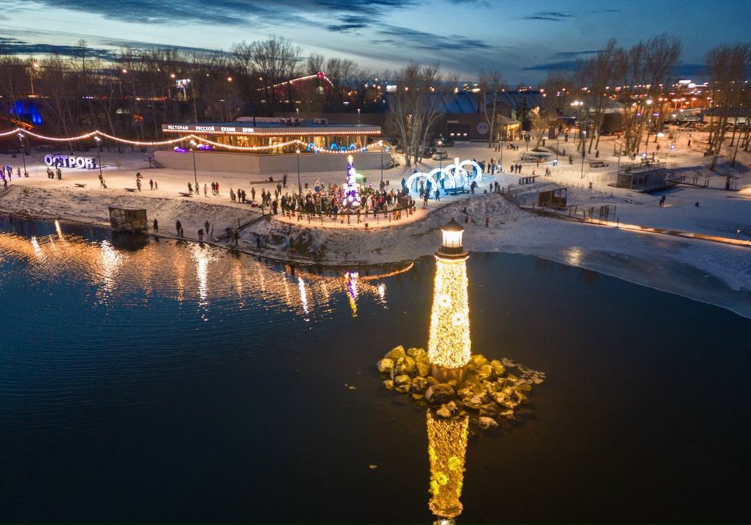 Красноярский «Остров» вновь наполнился атмосферой праздника: недавно здесь прошло первое в этом году новогоднее событие для детей и взрослых.