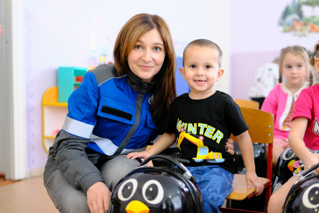 ПОДАРКИ ДЕТЯМ «Газпром переработка Благовещенск» поздравил детей Свободного и Свободненского района с Новым годом