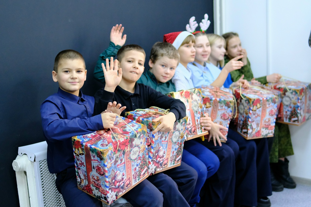 ПОДАРКИ ДЕТЯМ «Газпром переработка Благовещенск» поздравил детей Свободного и Свободненского района с Новым годом