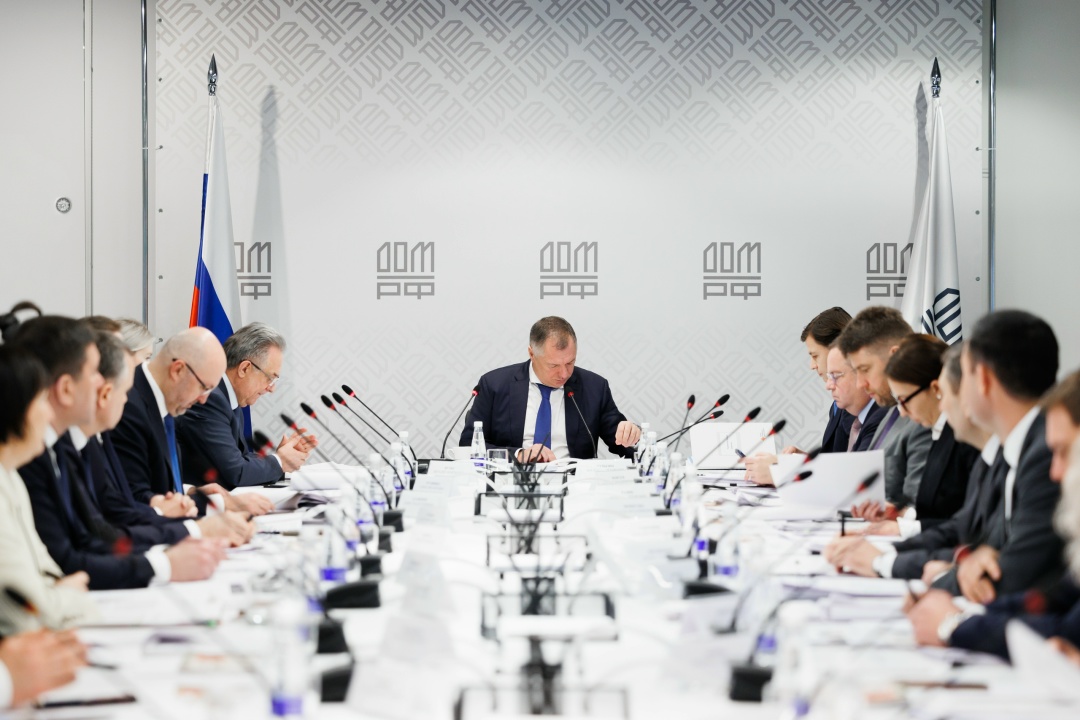 Марат Хуснуллин: Более 1,3 тыс. вопросов рассмотрела правкомиссия по повышению эффективности использования федимущества и развитию территорий за год.