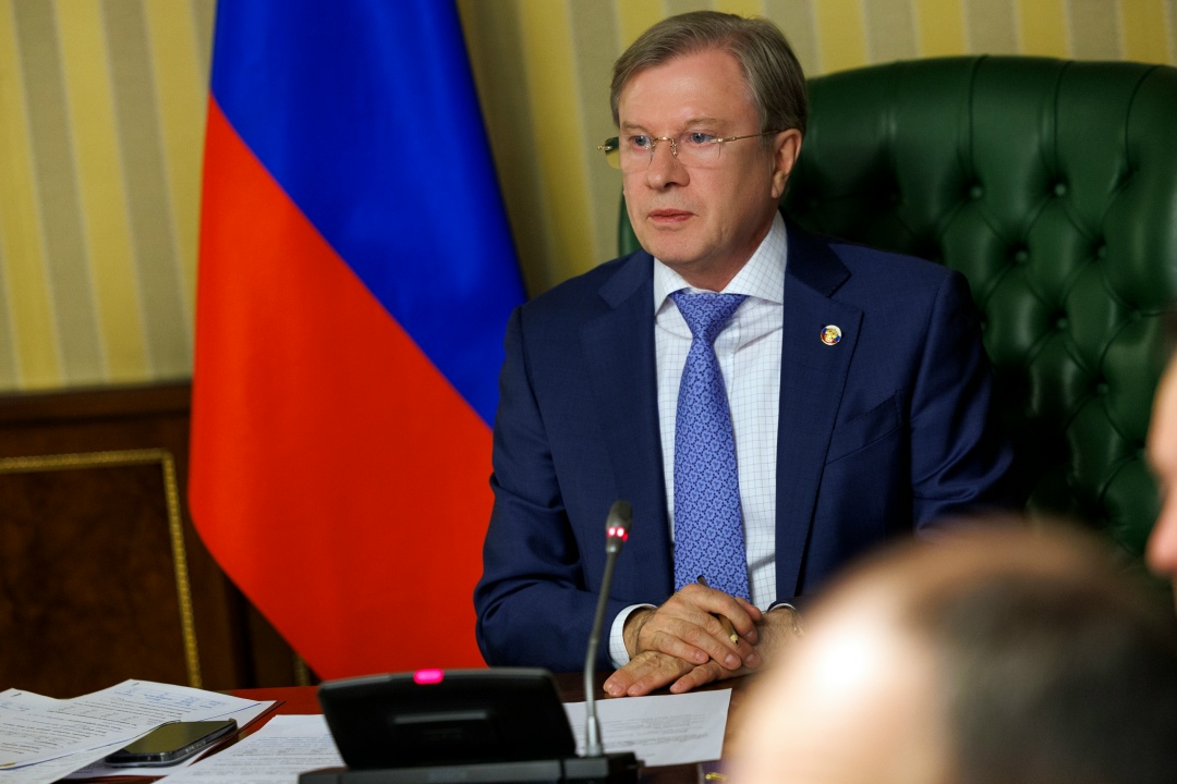 Виталий Савельев провел заседание правительственной комиссии по транспорту.