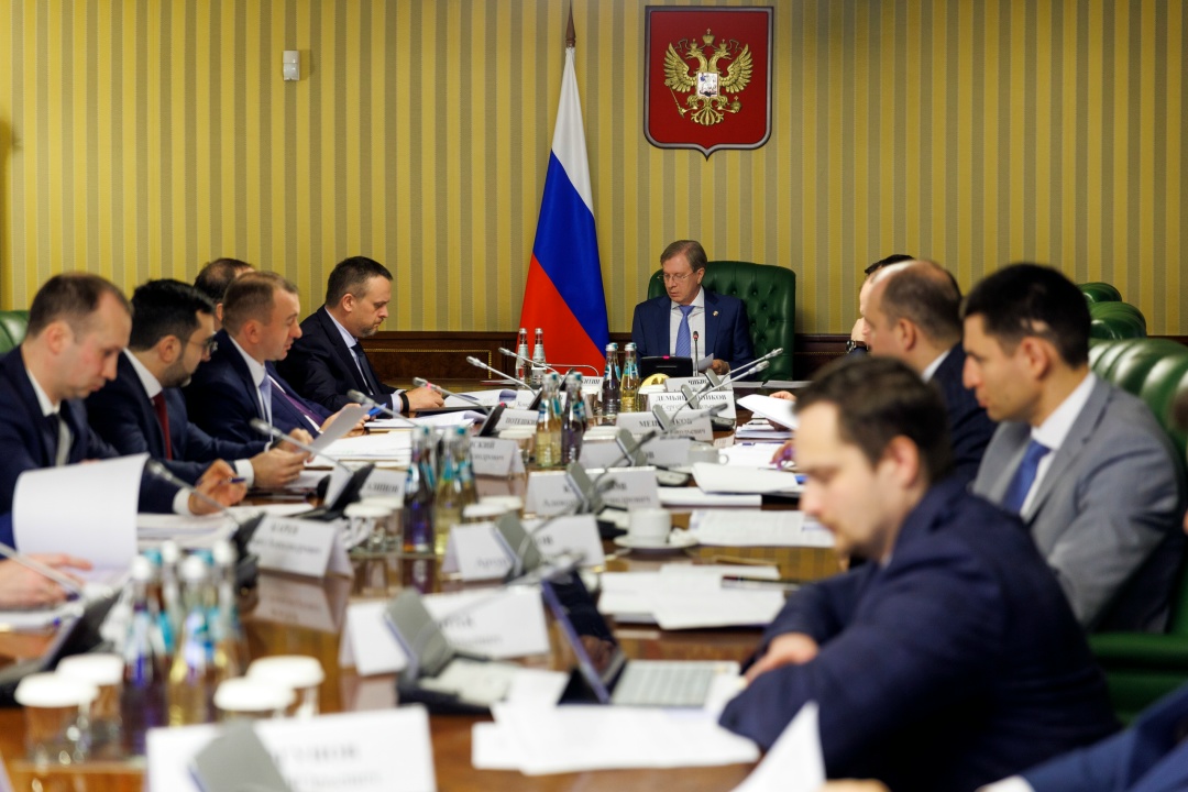 Виталий Савельев провел заседание правительственной комиссии по транспорту.