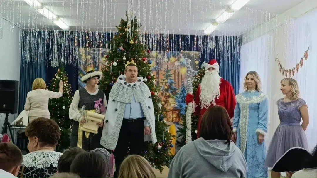 Члены Общественного совета при Минстрое России организовали для детей Дивеевской школы-интерната новогодний праздник