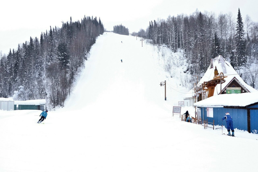 Новый горнолыжный сезон открыт! В Междуреченске на горе Югус прошел яркий праздник в честь нового зимнего сезона