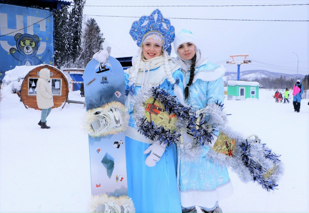 Новый горнолыжный сезон открыт! В Междуреченске на горе Югус прошел яркий праздник в честь нового зимнего сезона