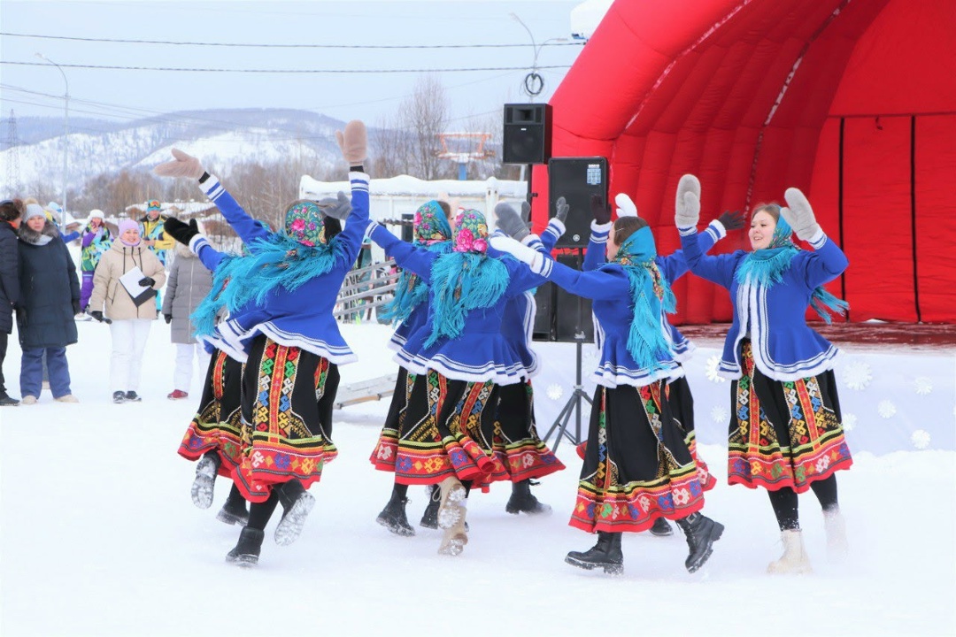 Новый горнолыжный сезон открыт! В Междуреченске на горе Югус прошел яркий праздник в честь нового зимнего сезона