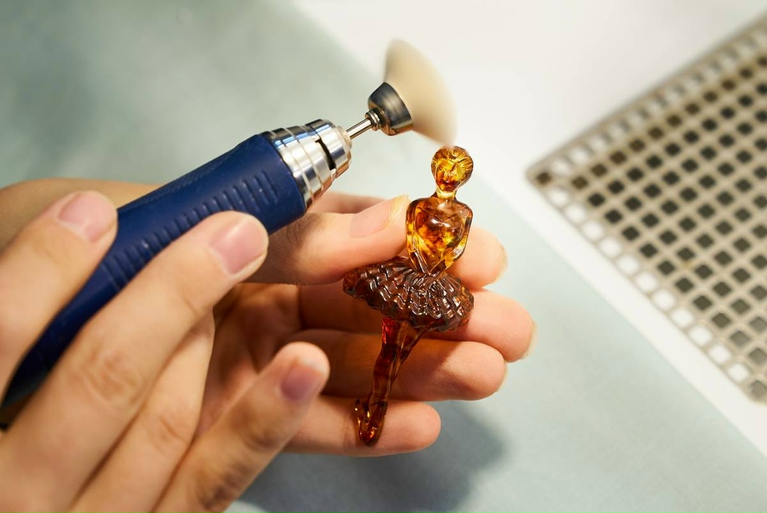 Янтарный комбинат Ростеха выпустил уникальные наборы елочных игрушек