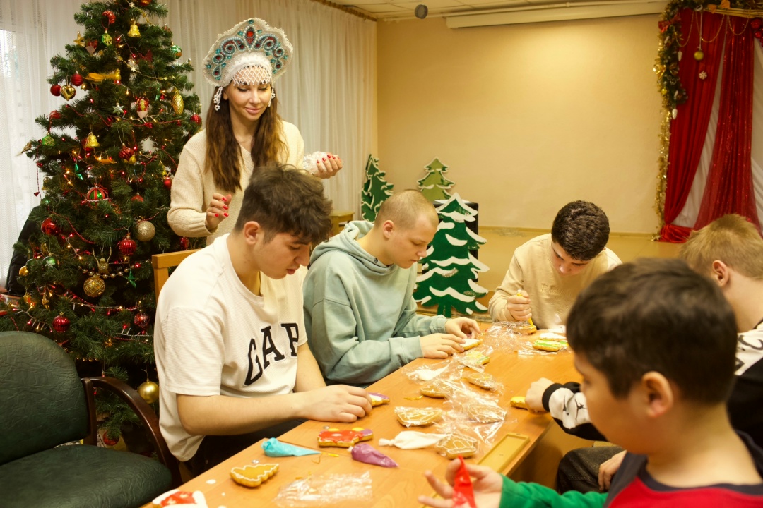 «Новогодний грузовик» подарил праздник детям