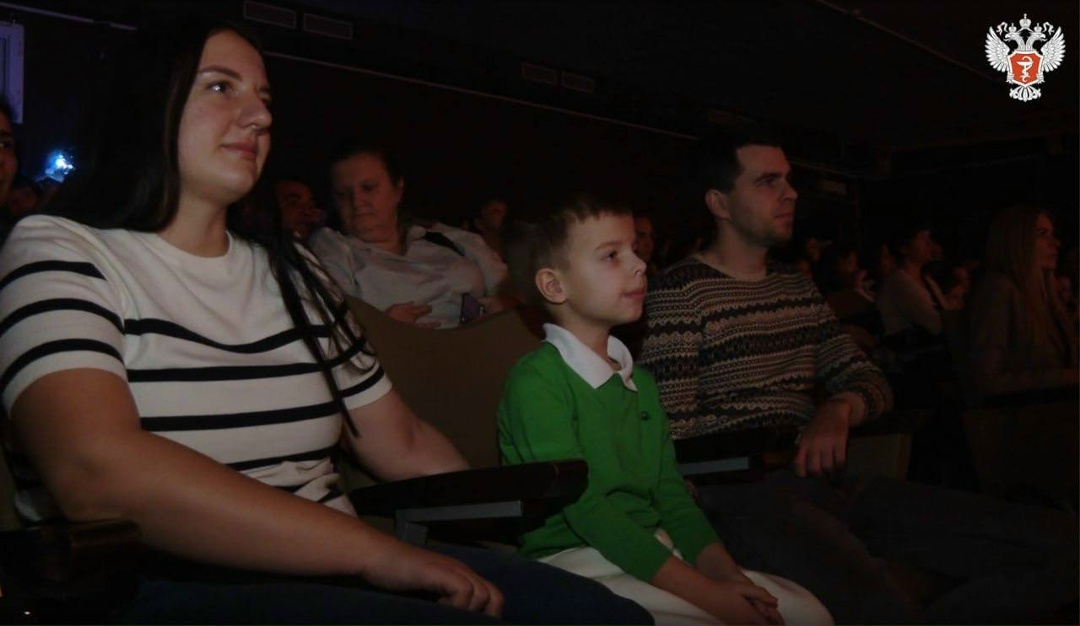 Министр здравоохранения РФ Михаил Мурашко в рамках акции «Ёлка желаний» исполнил мечту пятилетнего Мирона из Краснодара