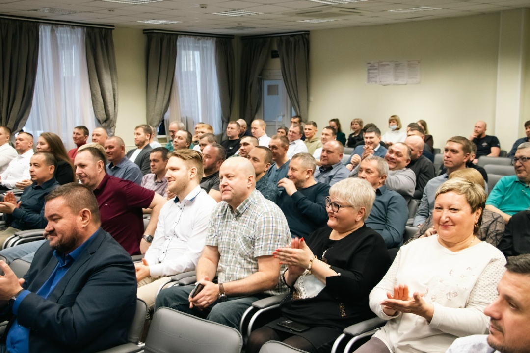 Медали, грамоты и поздравления! В предновогоднюю неделю на всех предприятиях нашей компании прошли торжественные встречи.