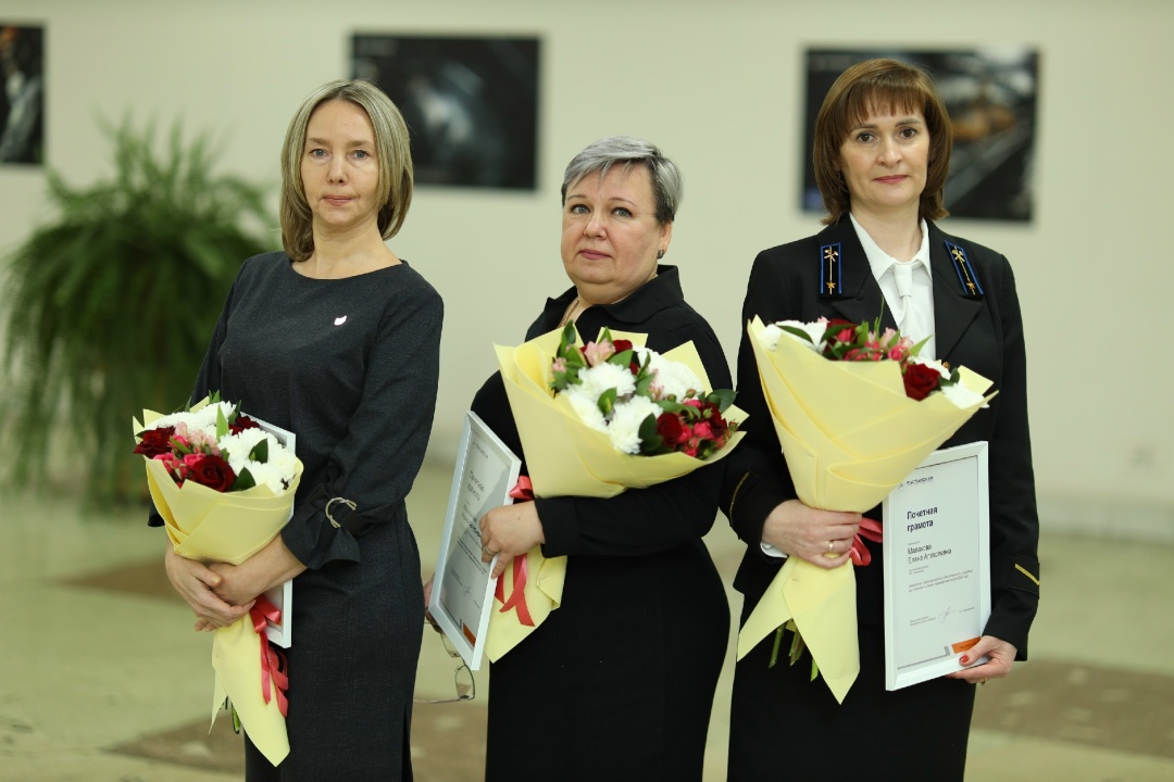 Медали, грамоты и поздравления! В предновогоднюю неделю на всех предприятиях нашей компании прошли торжественные встречи.