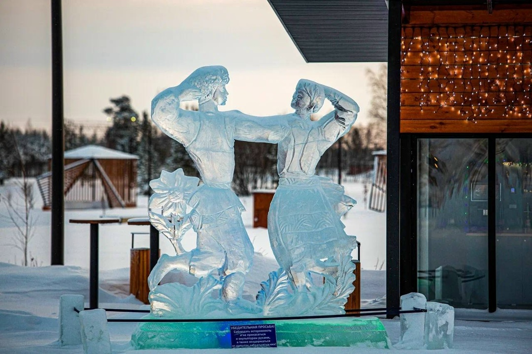 Ледяное искусство При поддержке ЛУКОЙЛа Парк 50-летия Когалыма превратился в музей под открытым небом.