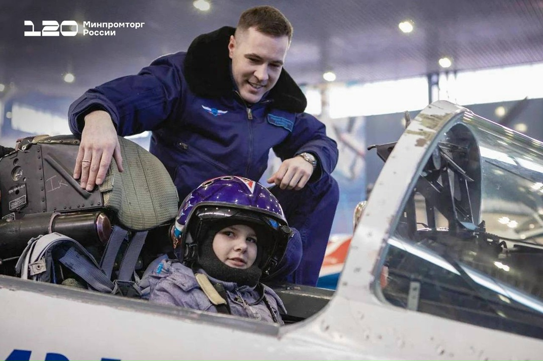 Клим из Зеленограда встретился с пилотами «Русских Витязей» и «Стрижей»