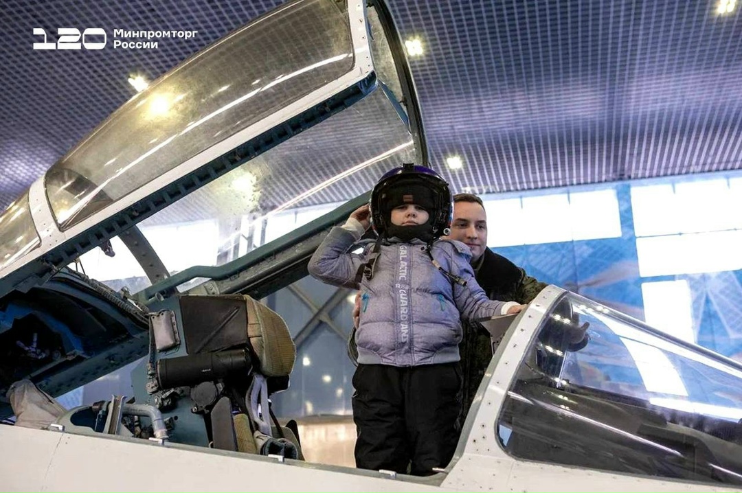 Клим из Зеленограда встретился с пилотами «Русских Витязей» и «Стрижей»