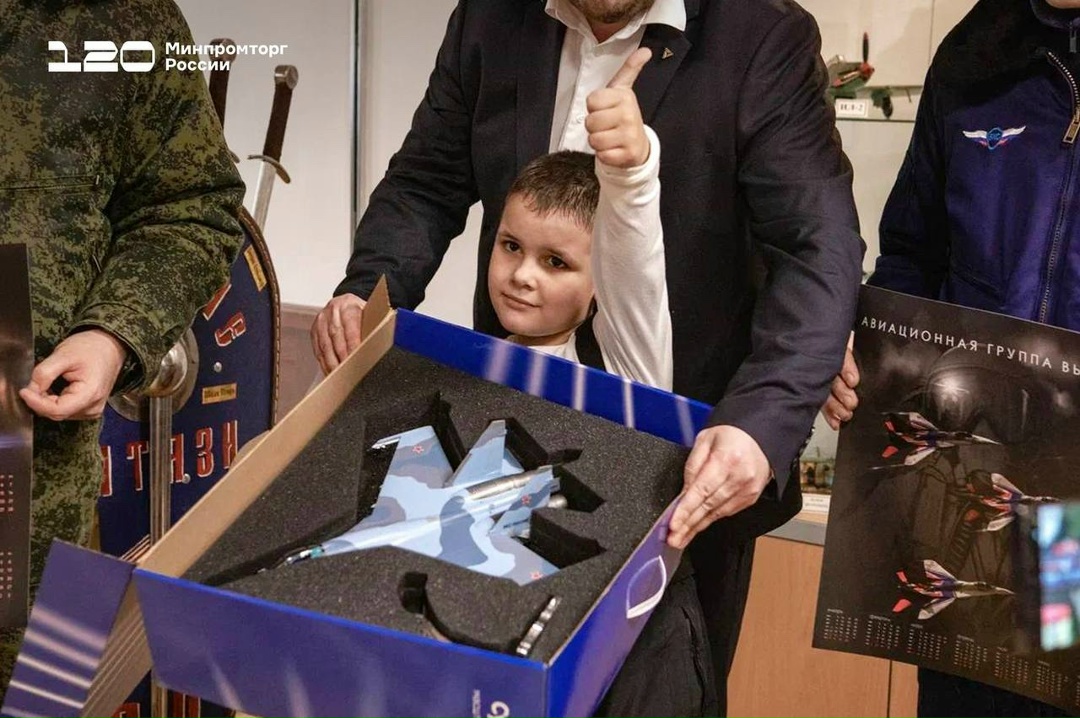 Клим из Зеленограда встретился с пилотами «Русских Витязей» и «Стрижей»