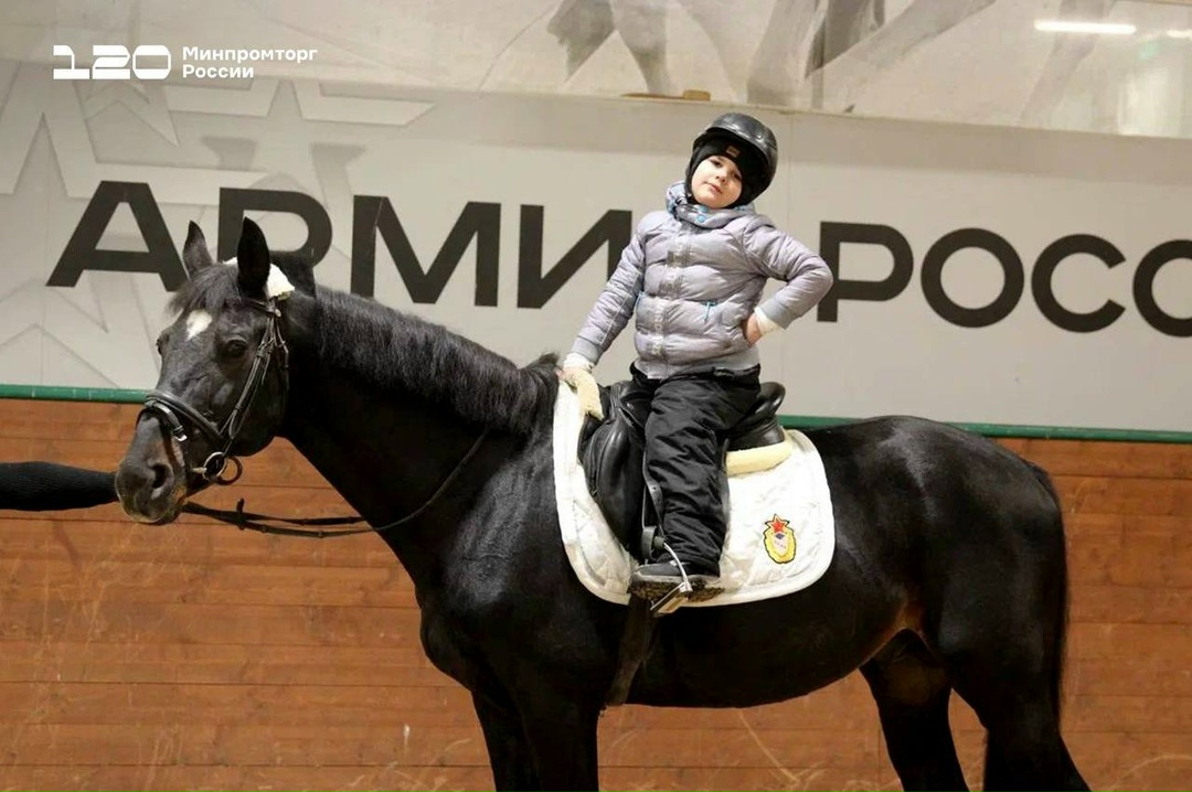 Клим из Зеленограда встретился с пилотами «Русских Витязей» и «Стрижей»