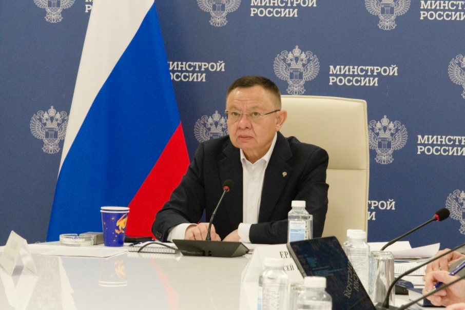 Глава Минстроя Ирек Файзуллин провел всероссийское совещание по вопросам прохождения отопительного периода.