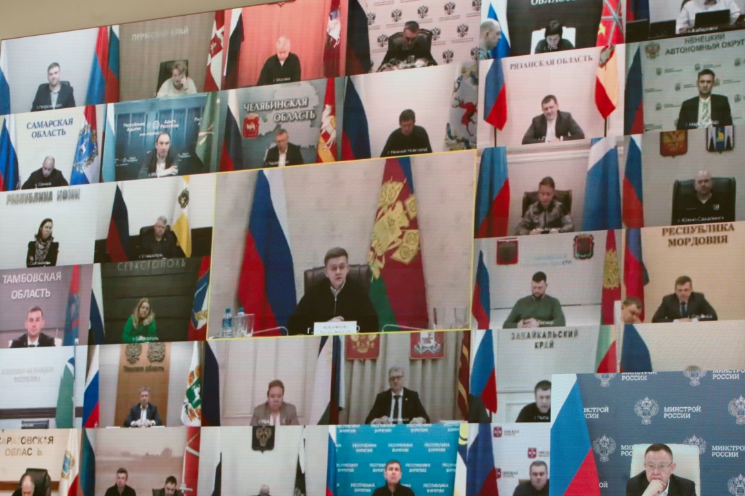 Глава Минстроя Ирек Файзуллин провел всероссийское совещание по вопросам прохождения отопительного периода.