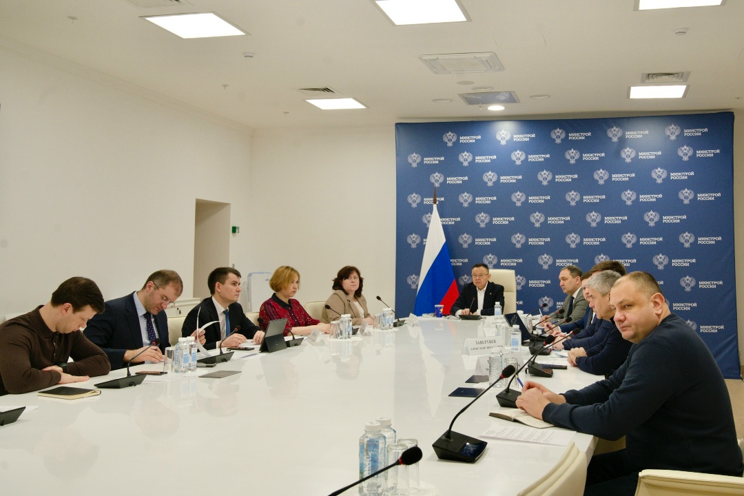 Глава Минстроя Ирек Файзуллин провел всероссийское совещание по вопросам прохождения отопительного периода.