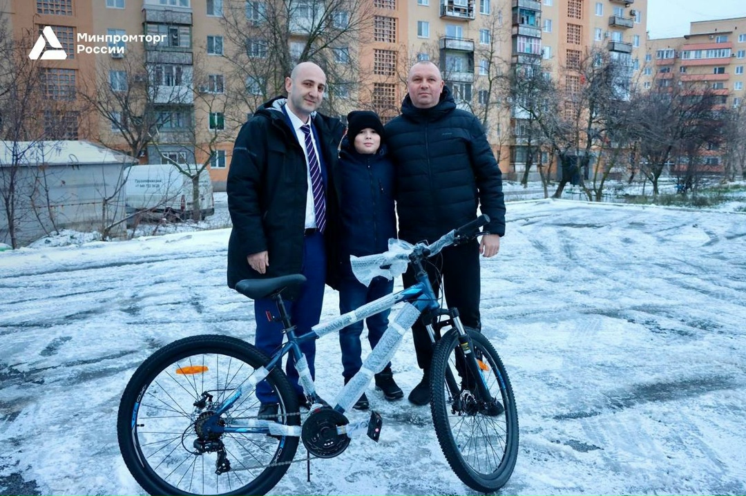 Иван Куликов исполнил мечты двух ребят в рамках «Ёлки желаний»