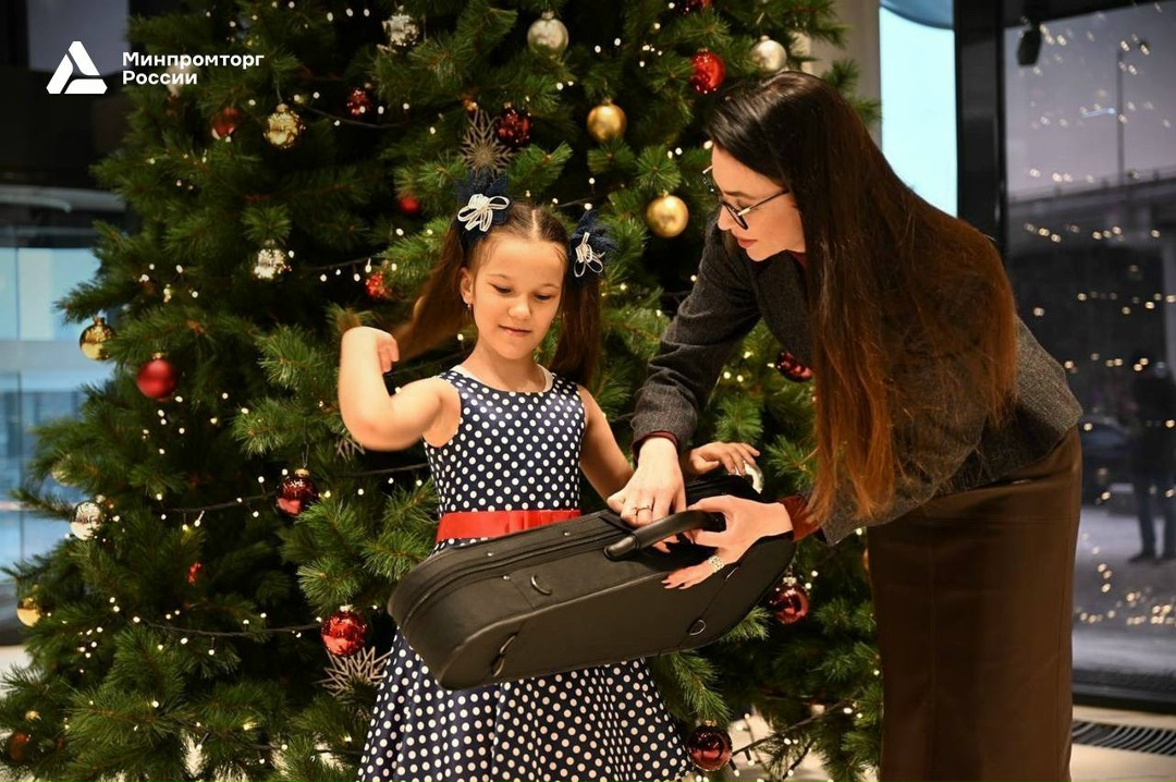 Иван Куликов исполнил мечты двух ребят в рамках «Ёлки желаний»