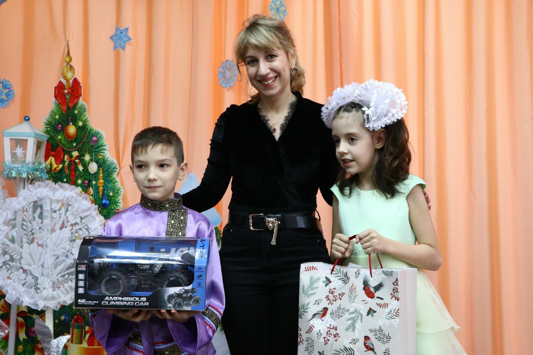 Радость в глазах детей!
В рамках акции «Елка добра» мы вручили подарки воспитанникам детских домов и социальных учреждений юга Кузбасса.