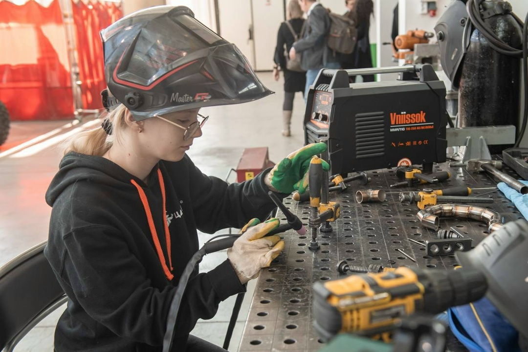 Дмитрий Чернышенко и Валерий Фальков представили итоги работы передовых инженерных школ в 2025 году.