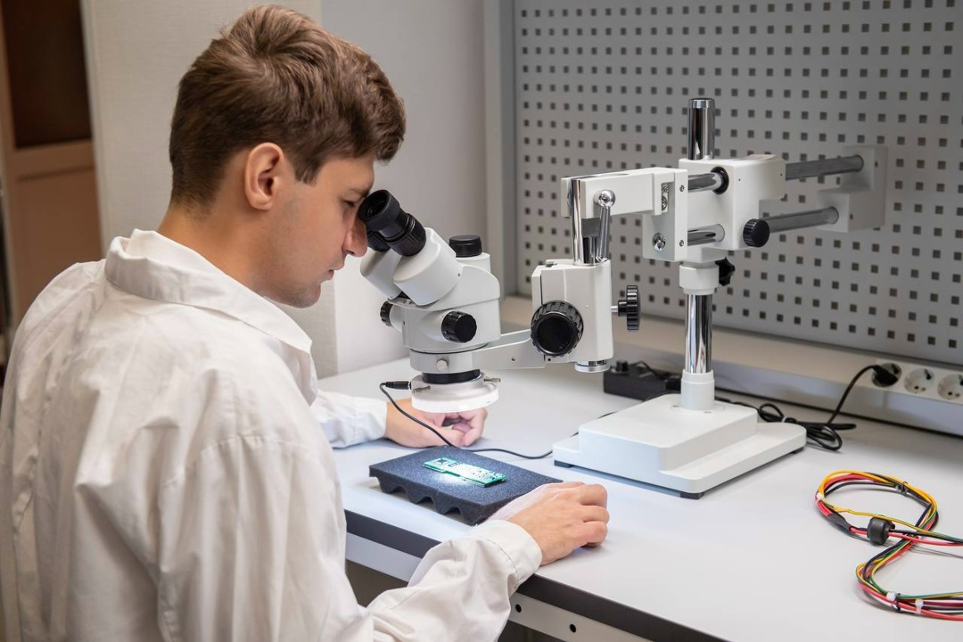 Дмитрий Чернышенко и Валерий Фальков представили итоги работы передовых инженерных школ в 2025 году.