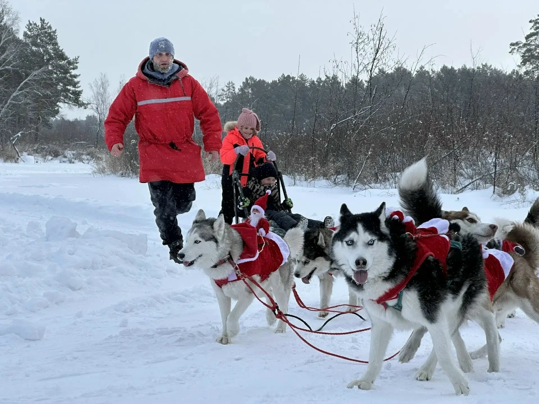 МАСТЕР-КЛАСС ДЛЯ ДЕТЕЙ Волонтеры Амурского ГПЗ провели новогодний мастер-класс для детей участников СВО