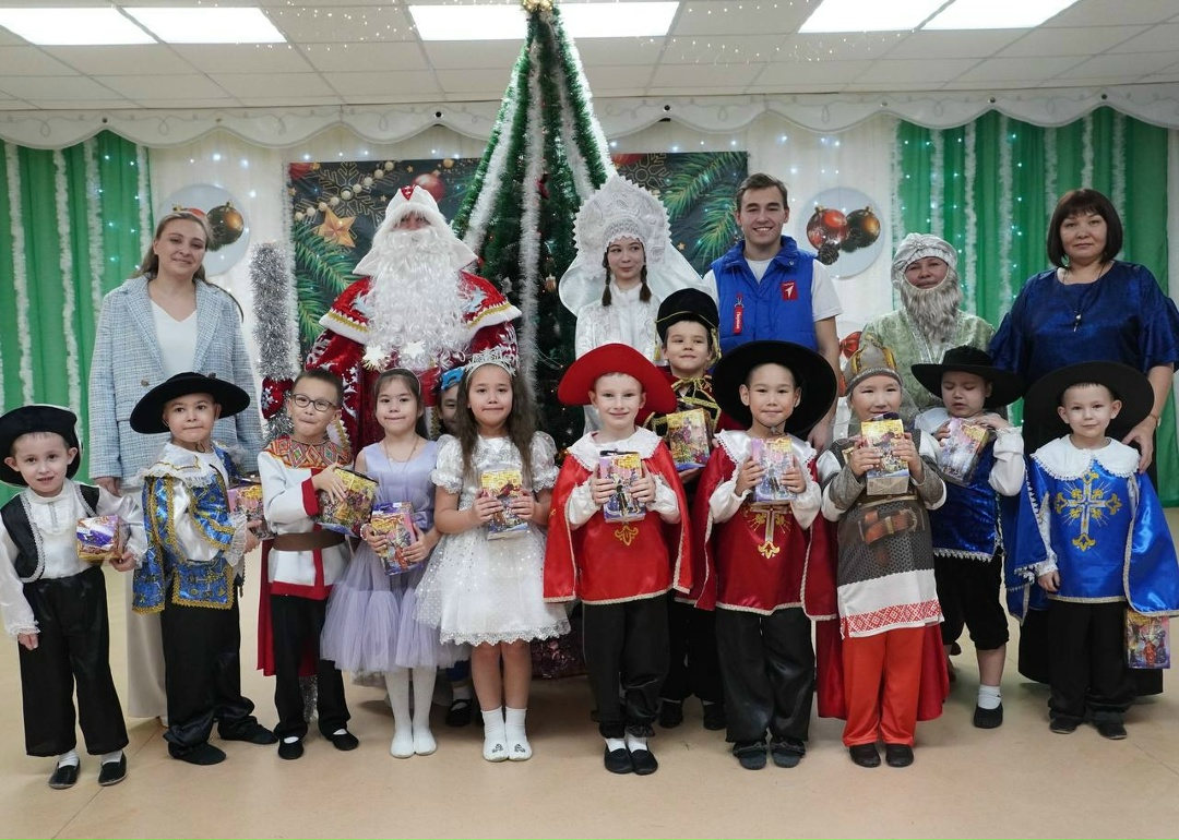 Дмитрий Чернышенко: Всероссийская акция «Новый год в каждый дом» объединила 2,5 млн россиян.