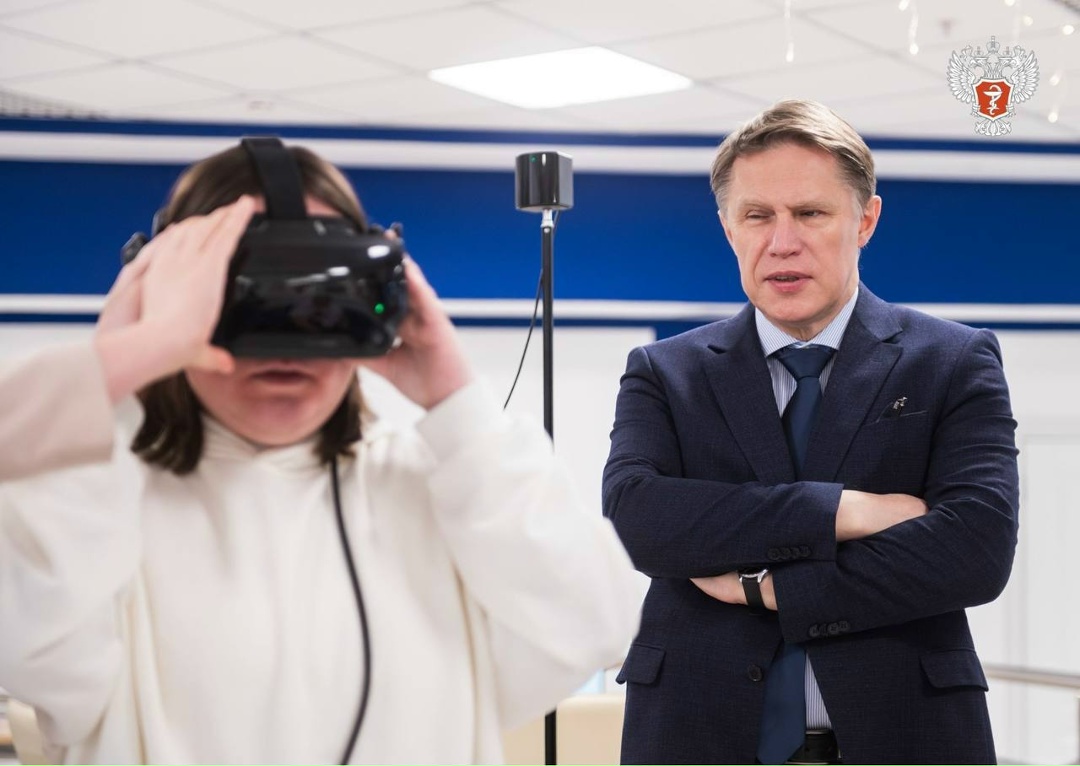 «Ёлка желаний»: Михаил Мурашко исполнил мечту 17-летней Анны из г. Кстово Нижегородской области