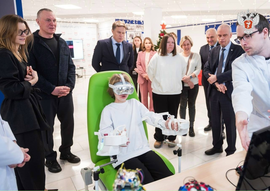 «Ёлка желаний»: Михаил Мурашко исполнил мечту 17-летней Анны из г. Кстово Нижегородской области