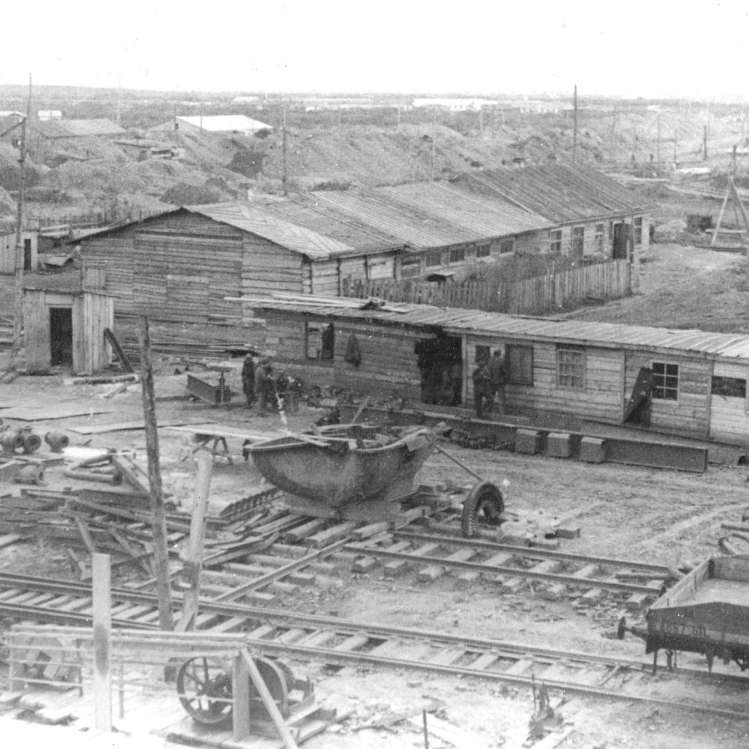 Старейшее алюминиевое производство в Сибири — Новокузнецкий алюминиевый завод — было пущено в строй в ночь на 7 января 1943 года.