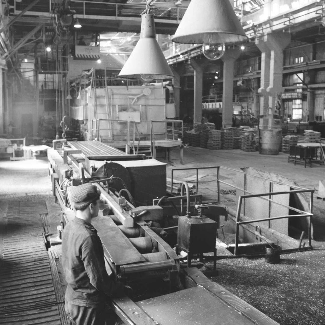 Старейшее алюминиевое производство в Сибири — Новокузнецкий алюминиевый завод — было пущено в строй в ночь на 7 января 1943 года.