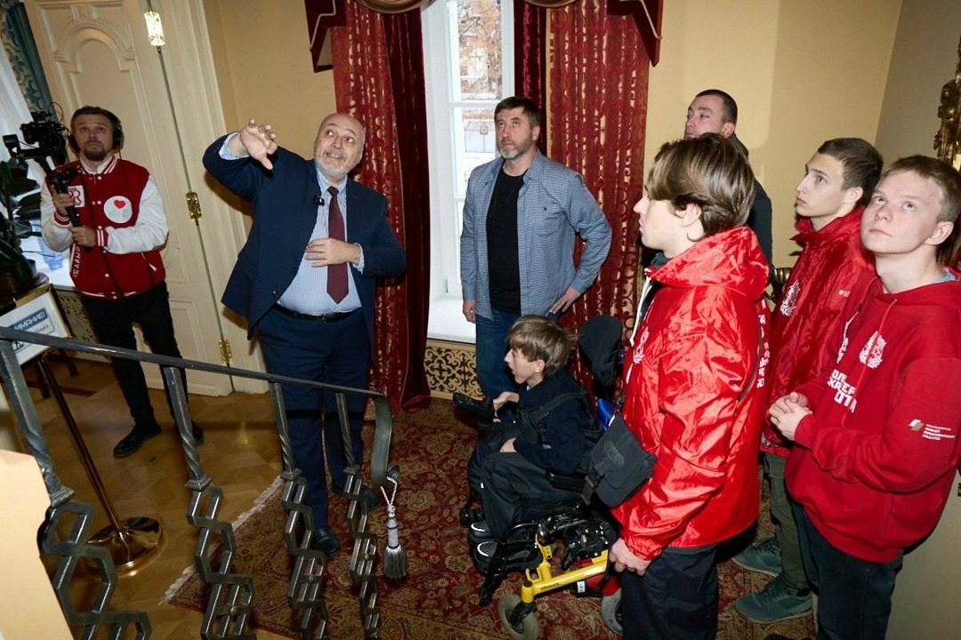 Сергей Цивилев подарил шахматы мальчику из подмосковного Домодедова