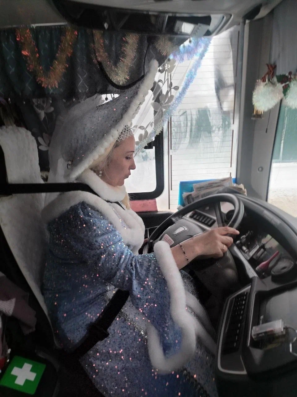 «Новогодний автобус» привез праздник в города России