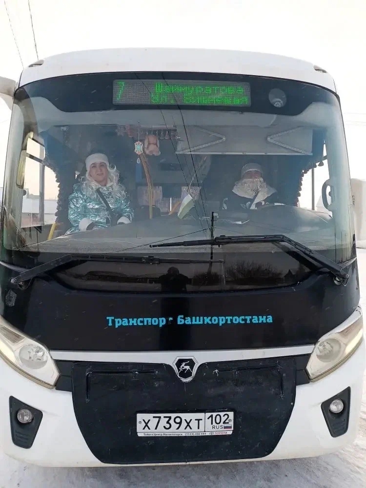 «Новогодний автобус» привез праздник в города России