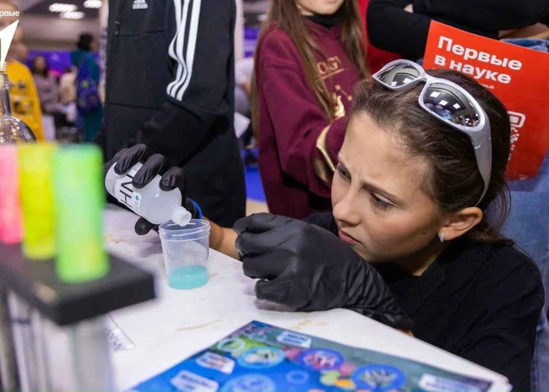 Дмитрий Чернышенко: На платформе «Добро.РФ» зарегистрировано 244 тыс. волонтеров в сфере науки.