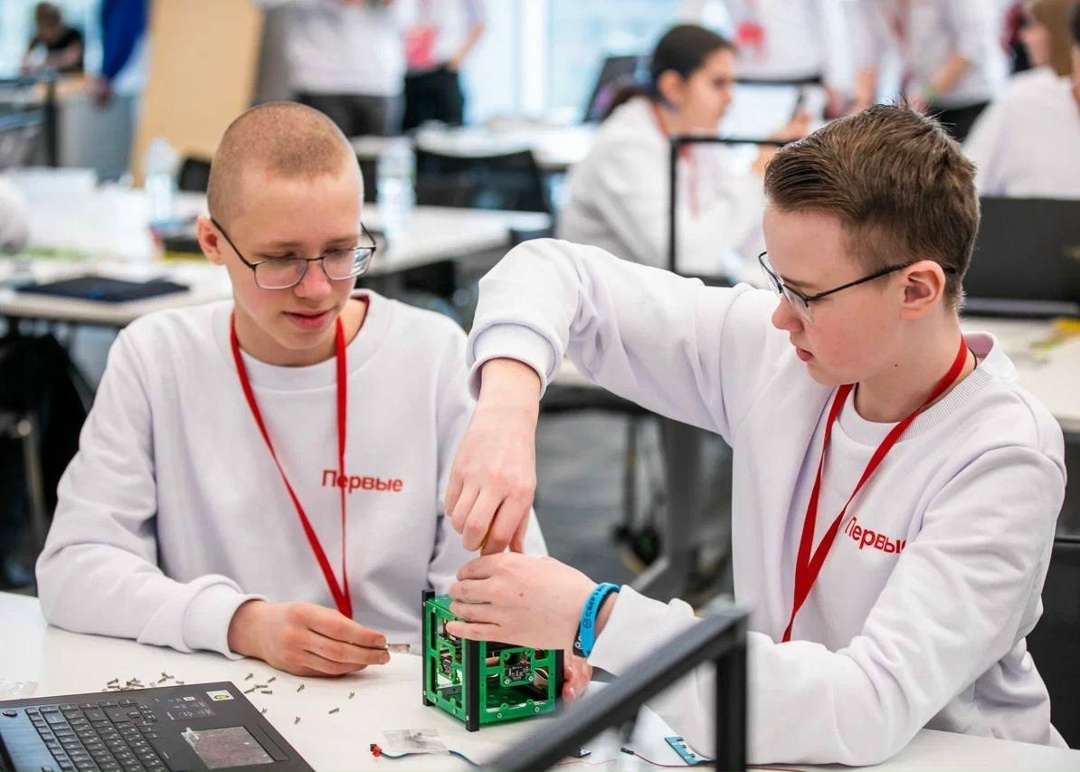 Дмитрий Чернышенко: На платформе «Добро.РФ» зарегистрировано 244 тыс. волонтеров в сфере науки.