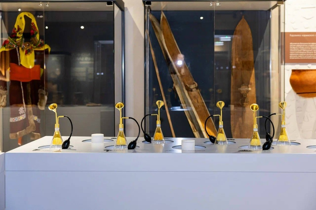 Парк югорского периода При поддержке ЛУКОЙЛа на территории уникального природно-археологического комплекса «Барсова гора» построен мультимедийный музей, не…