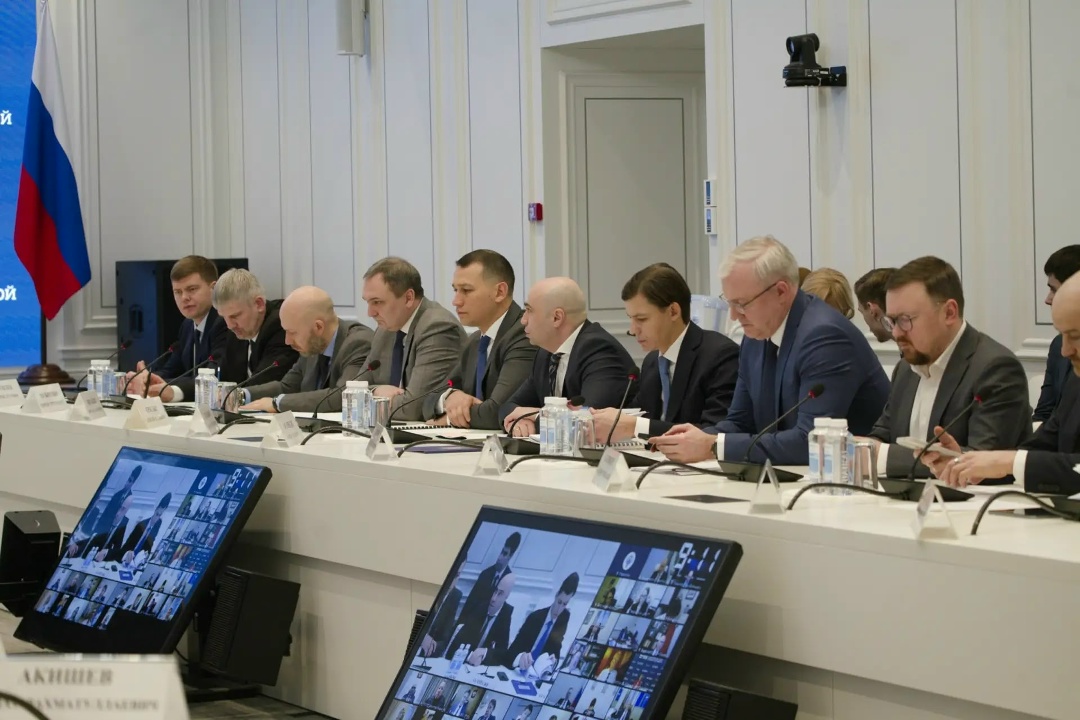 В Минстрое России прошло оперативное совещание под председательством Министра строительства и ЖКХ РФ Ирека Файзуллина