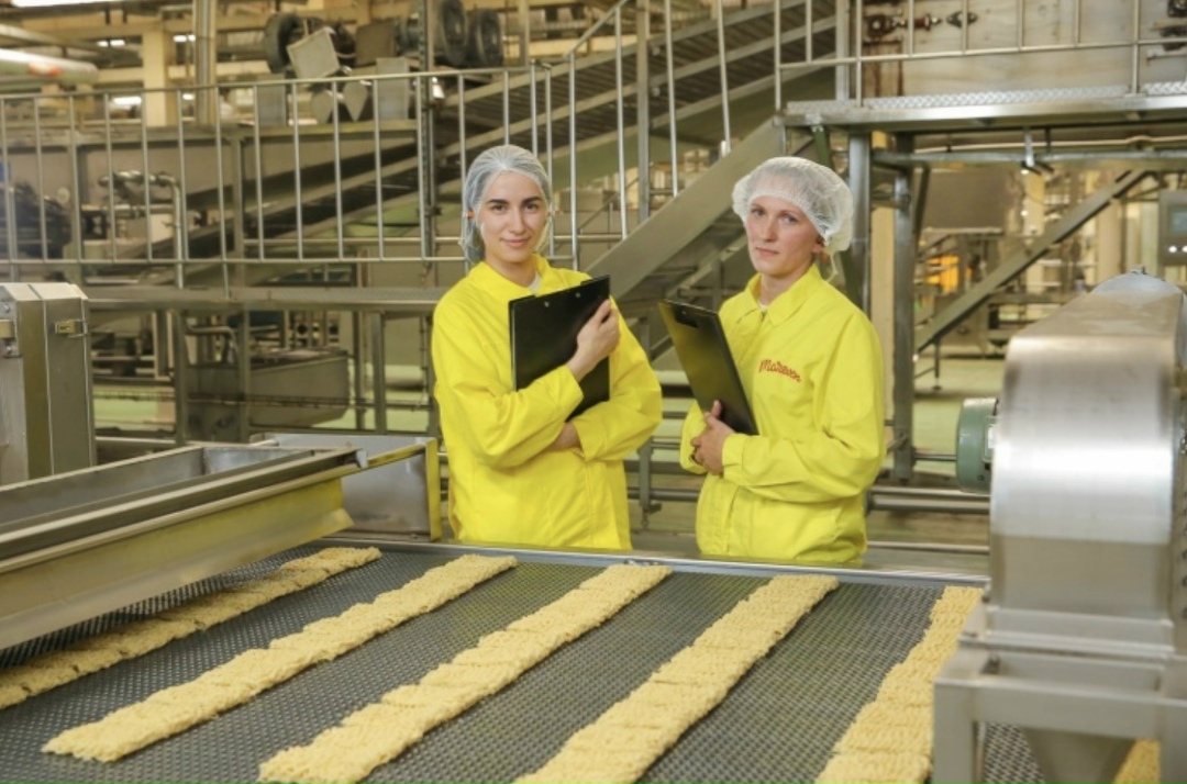 Спрос на сотрудников пищевой промышленности в 2025 году увеличился в 2,4 раза (+140%) по сравнению с 2024-м, следует из данных сервиса «Авито Работа». Пищепром…