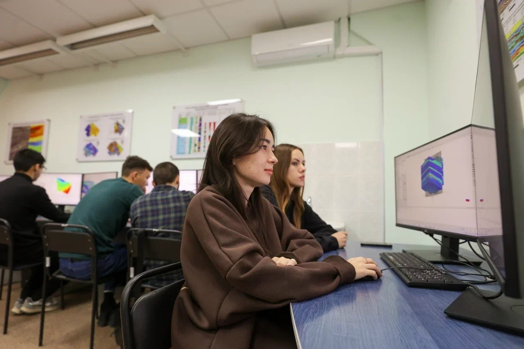 Геология в реальном времени При поддержке ЛУКОЙЛа компьютерный класс Астраханского государственного технического университета оснащён новейшим оборудованием.