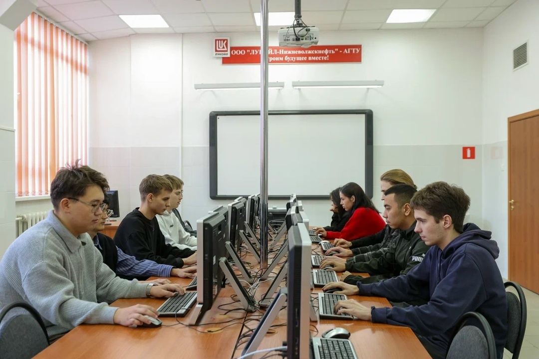 Геология в реальном времени При поддержке ЛУКОЙЛа компьютерный класс Астраханского государственного технического университета оснащён новейшим оборудованием.