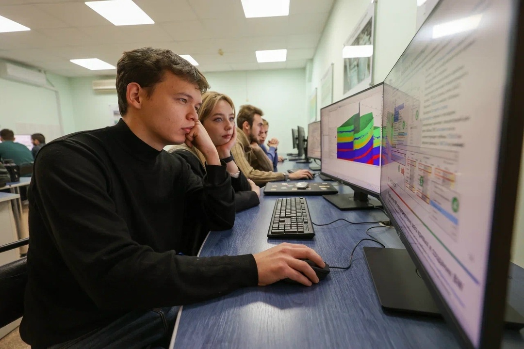 Геология в реальном времени При поддержке ЛУКОЙЛа компьютерный класс Астраханского государственного технического университета оснащён новейшим оборудованием.