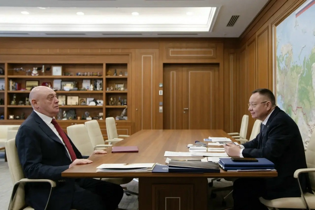 Министр строительства и ЖКХ Ирек Файзуллин провел рабочую встречу с председателем Правления Ассоциации экспертиз России Леонидом Ставицким