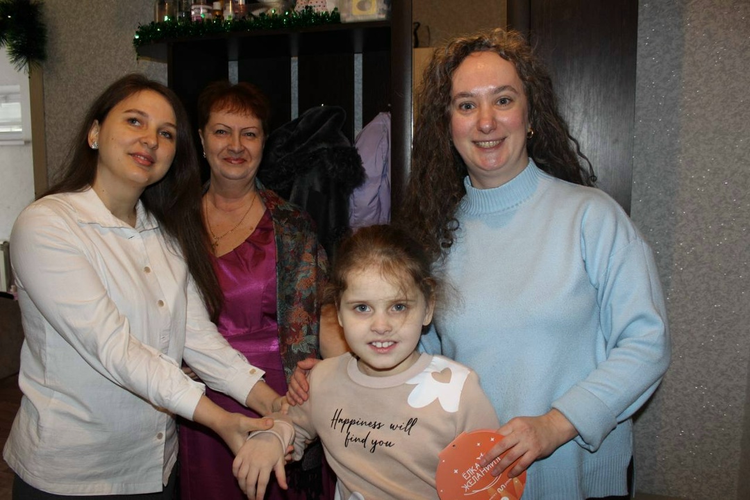 Совместно с Содружеством выпускников детских домов «Дети всей страны», фондом СТАТ