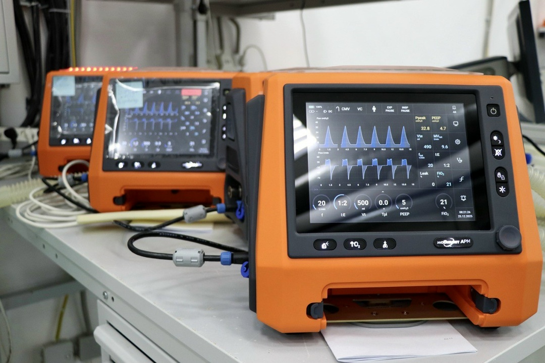 Ростех начал серийное производство медицинских аппаратов «Мобивент Арм»